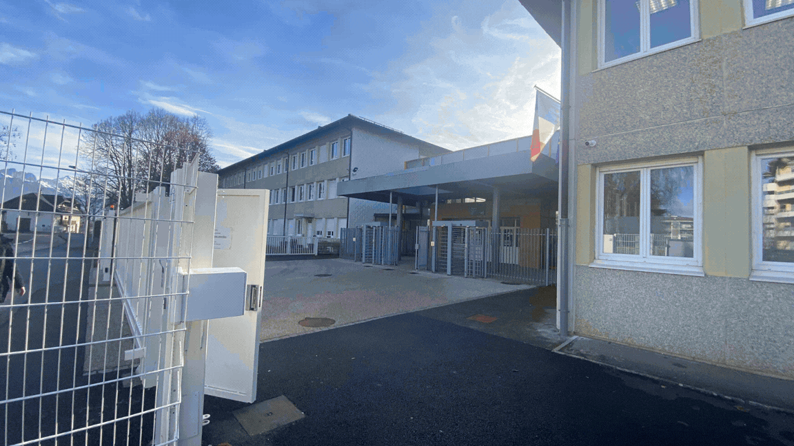 Photo de l'entrée du collège